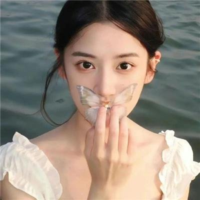 三颗纽扣